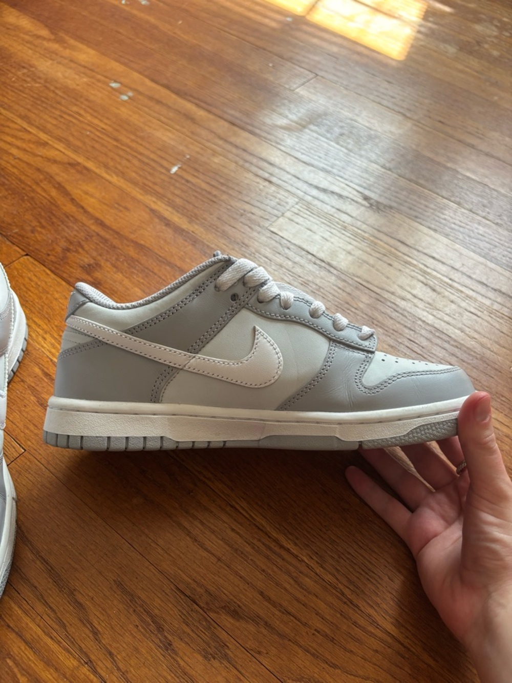 Kids 5.5y (women’s 7) wolf grey dunks - Picture 5 of 10